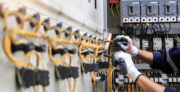 Professional Electrician technician working in Hubbard, OH